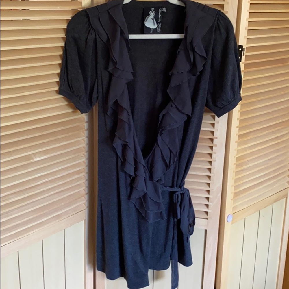 Women’s short sleeve wrap